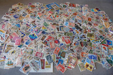 Lot de 1500 timbres du monde (A) - vrac à trier