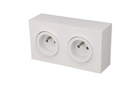 Prise en saillie double 2P+T