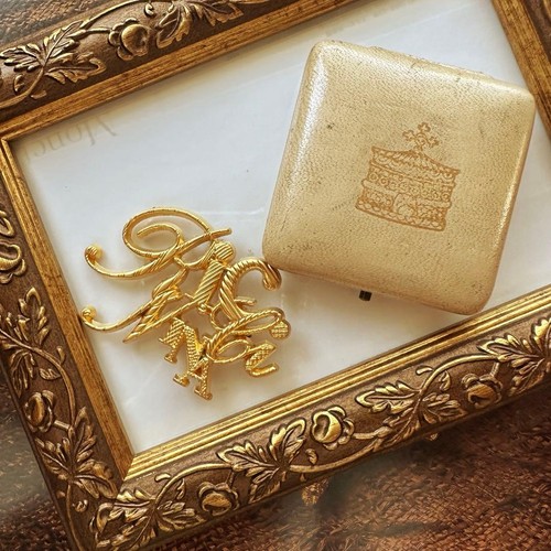 Broche vintage logo doré nina - broche,