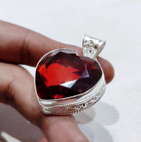 Pendentif pierre précieuse