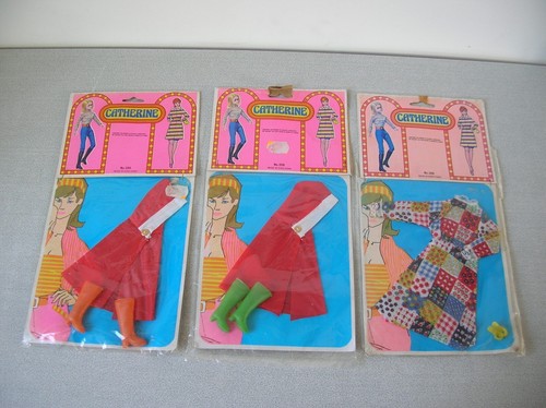 Lot anciens vêtements - , poupée