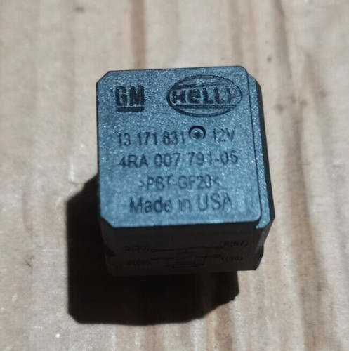 Relais 12v 13171831 hella - relais,
