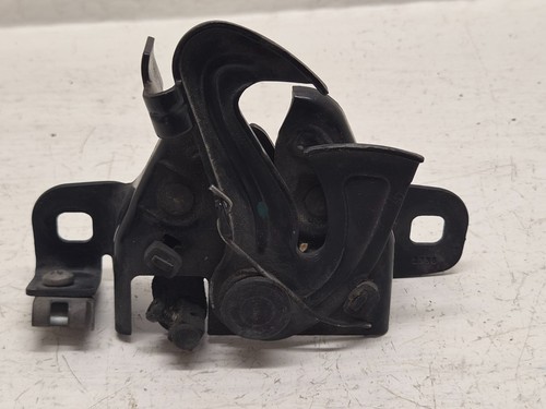 Système attache capot moteur