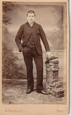  HOMME EN PIED  par S PASCAULT