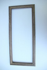 Cadre mouluré en bois.