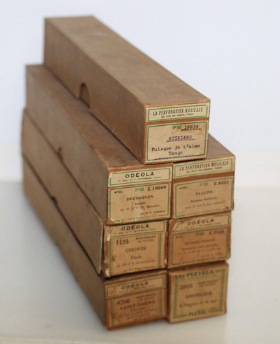 Sept rouleaux perforés - , pour