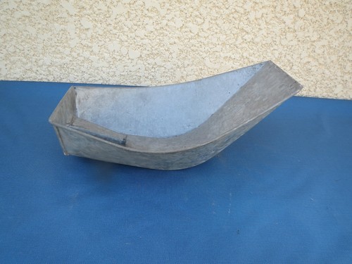Ancienne pelle zinc charbon