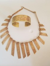 Parure orientale en cuivre décorée de dessins gravés originaux