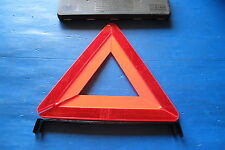 Triangle de signalisation en coffret pour tous types de véhicules.
