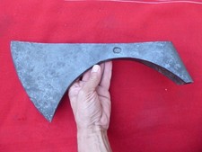 grande hache en fer forgé