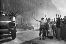 WW2 - Paris - Arrivée de la