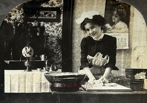 Belle cuisinière naïve - la,