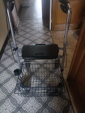 déambulateur 4 roues avec