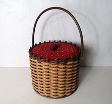 travailleuse en rotin rouge vintage design scandinave.