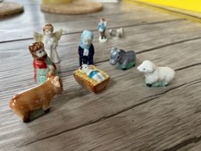 mini crèche AVEC 9 santons de