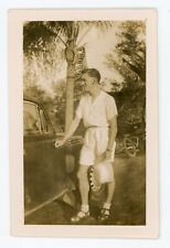 PHOTO SNAPSHOT 1945, voiture moto ancienne homme reflet tenue coloniale dédicace
