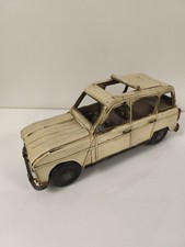 Voiture ancienne en tôle