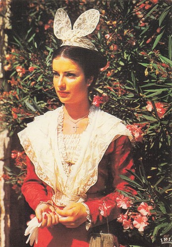 Arles arlesienne costume - 13,
