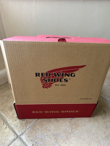 Red wing shoes - wing, static