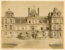 France, Fontainebleau, la cour des adieux, l'escalier du fer à cheval  Vint