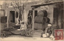 CPA AK TUNISIA Fabricants de Couffins (1102807)