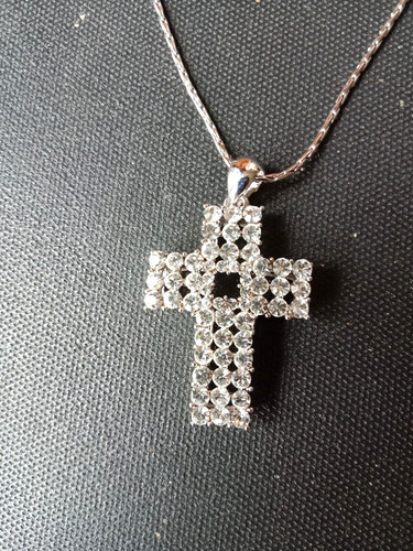 Collier fantaisie avec croix - collier,
