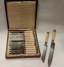 MÉNAGÈRE DE COUTEAUX METAL ARGENTÉ CHRISTOFLE 