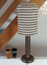 lampe de salon ancienne  pied en  bois sculpté, abat-jour wax