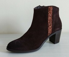 BOOTS. BOTTINES MARRON. STRASS. TALONS. ANDRE. CUIR. POINTURE 39