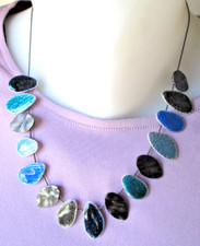 collier IKITA couleur argent noircis émaux multicolore pailleté bijou vintage 71