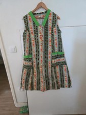 Robe multicolore aux fleurs