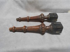 2 pieds anciens de meuble en