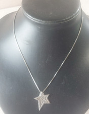 Collier avec pendentif forme