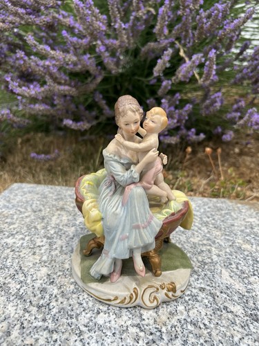 Figurine biscuit porcelaine