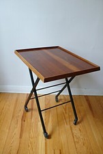 TABLE DESSERTE EN BOIS PIEDS METAL AVEC ROULETTES 1950 ATELIER VINTAGE ANNÉES 50