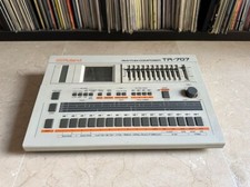 ROLAND TR-707 - boîte à rythmes