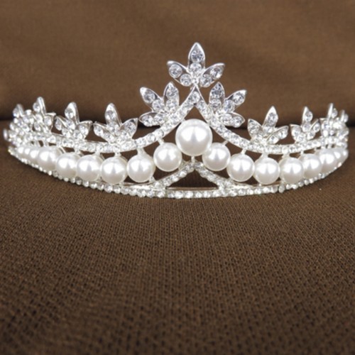 Femme fille perle couronne