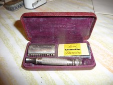 Collection,   ANCIEN RASOIR  "GILETTE"   AVEC SA BOITE D'ORIGINE ET LAMES