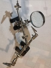 Troisième Main Avec Loupe Articulé