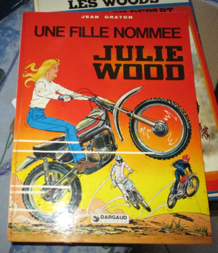 Julie wood une fille nommee - fille,