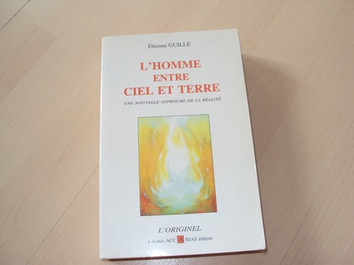 Livre homme entre - livre, l'homme