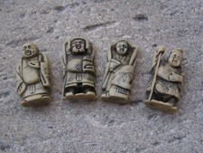 lot de 4 figurines japonaises