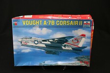 YA101 ESCI 1/72 maquette avion 9056 Vought A-7B Corsair II