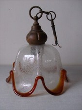 Ancien luminaire suspension abat jour Mazzega en verre et bois de 26,5 cm