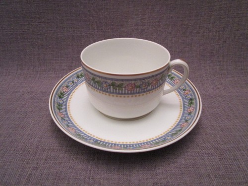 Tasse thé ancienne - ancienne, en