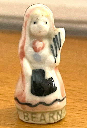 Adorable fève femme région - fève,