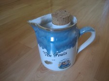 Pot cruche pour le vin frais avec grès nuages