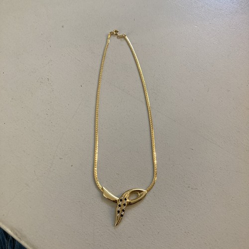 Collier ras cou plaque or - cou,
