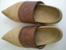 BELLE PAIRE DE SABOTS EN BOIS