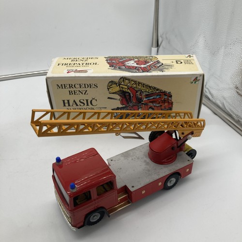 Camion mercedes pompier - camion,